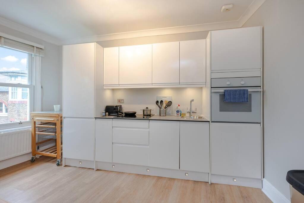 Cosy 2 Bed In Kensington Olympia Apartman London Kültér fotó